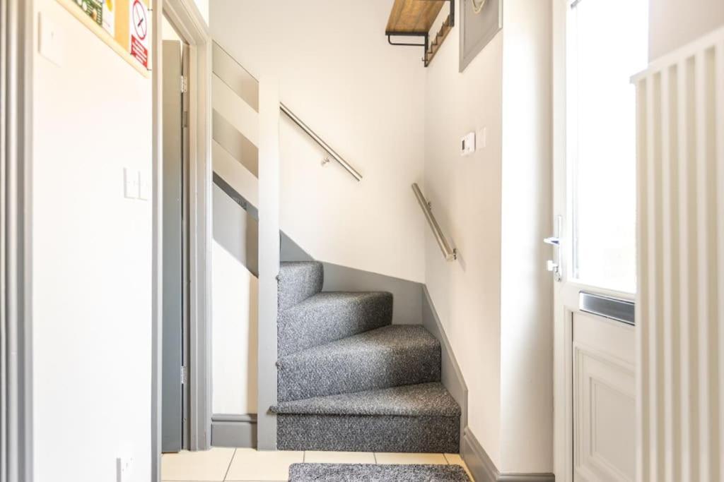 Rugby Coach House, Central Location, 5 Star Rating Exterior photo
