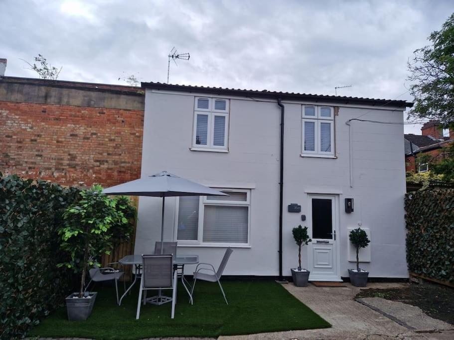 Rugby Coach House, Central Location, 5 Star Rating Exterior photo